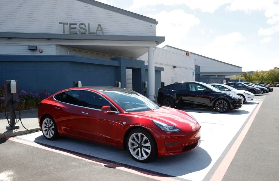 Tesla, otomobillerinin fiyatını 10 bin dolar düşürecek olan patenti 3 dolara aldı