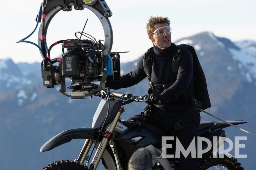 Mission: Impossible 7'den yeni görseller paylaşıldı: Tom Cruise, motosikletle uçurumdan atladığı sahne hakkında konuştu