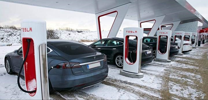 Tesla Norveç'te suçlu bulundu: Binlerce araç sahibine 16 bin dolar ödemesi isteniyor