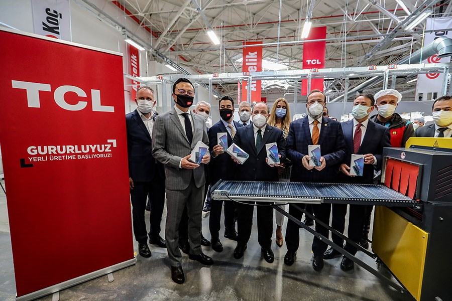 TCL, Türkiye'de telefon üretimine başladı