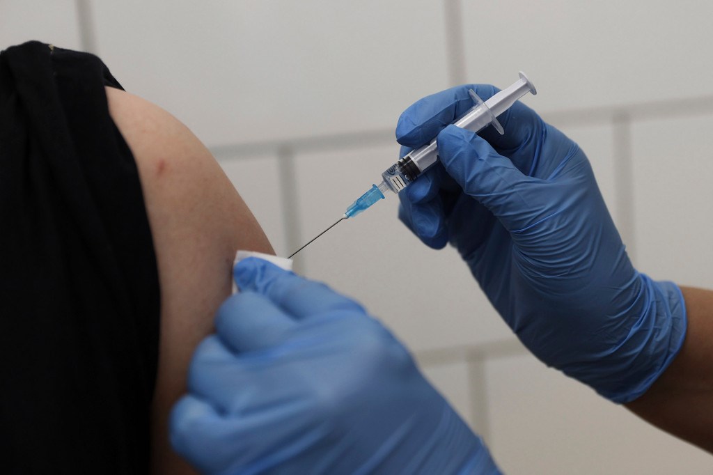 Rusya'da çalışanlar için aşı 