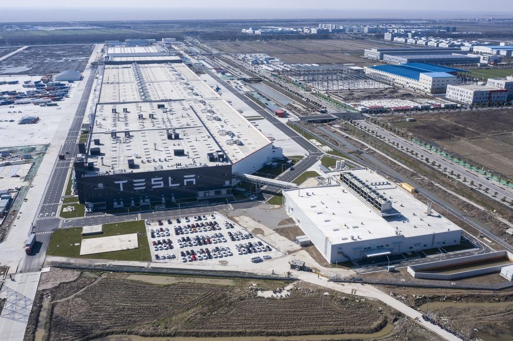 Tesla, Çin’de bulunan 285,000’den fazla aracını geri çağırıyor