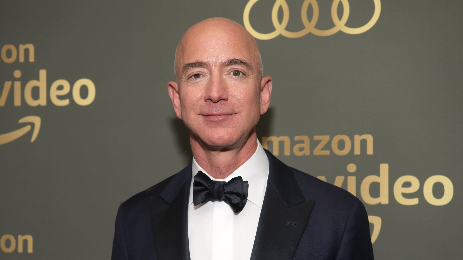 Jeff Bezos Amazon CEO görevinden ayrıldı