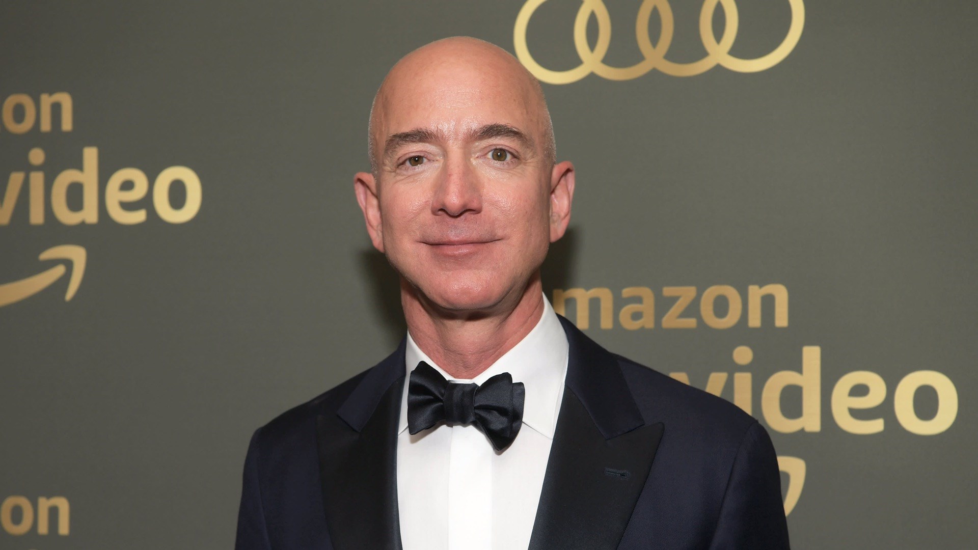 Jeff Bezos Amazon CEO görevinden ayrıldı