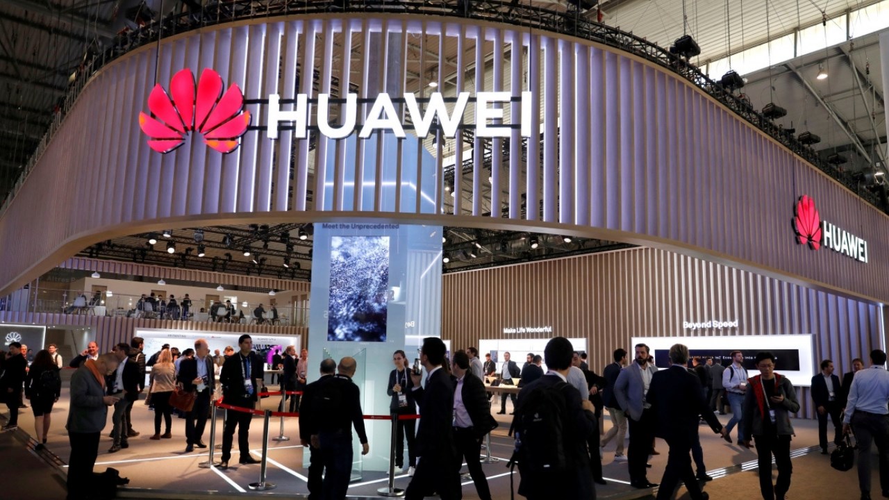 Huawei, ekran altı selfie kamerası patenti aldı