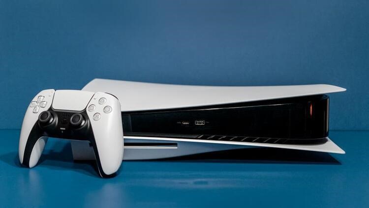 PS5 reklamında konsol ters konumlandırıldı