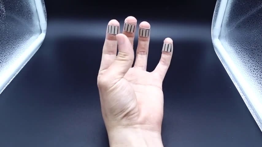 Parmak uçlarındaki terlerden enerji üreten bir cihaz icat edildi