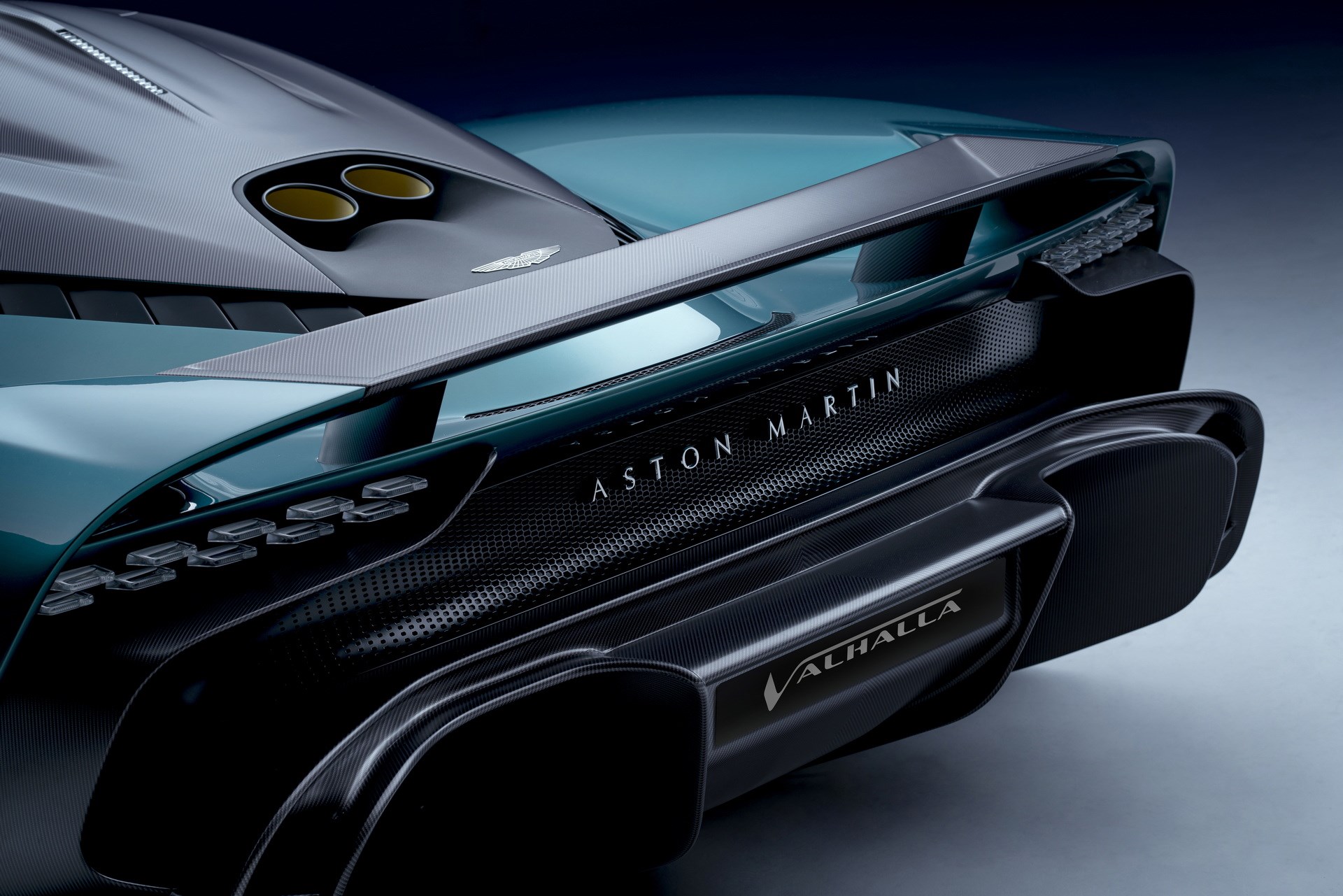 Aston Martin Valhalla tasarımı ve özellikleri