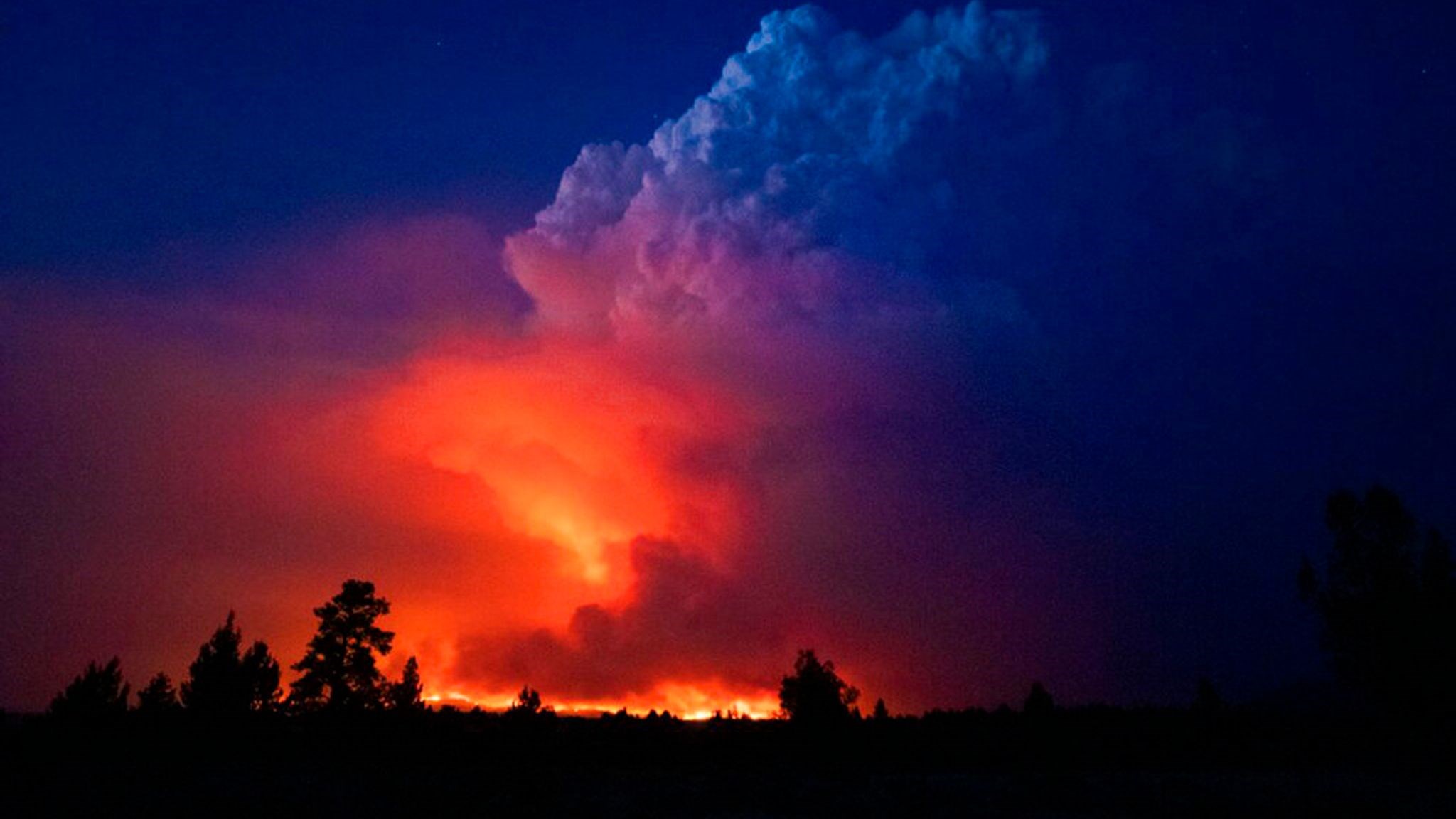 Orman yangınları Güneş'i ve Ay'ı kırmızıya çeviriyor