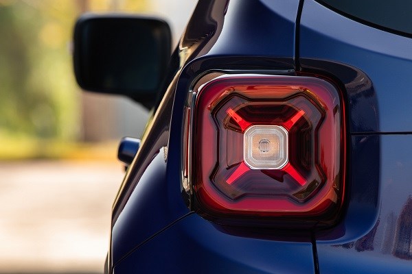 Jeep Renegade 80. yıl özel versiyon fiyatı ve özellikleri