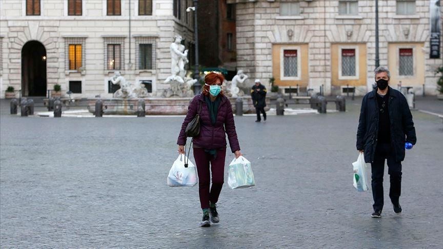 İtalya'da son aylarda ölenlerin %99'u aşısız insanlardan oluşuyor