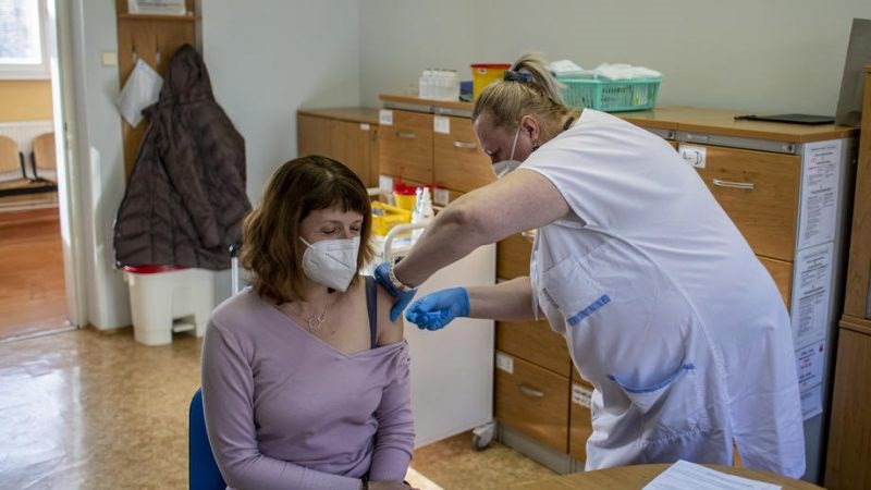 Çekya’da aşı olanlara fazladan tatil verilecek