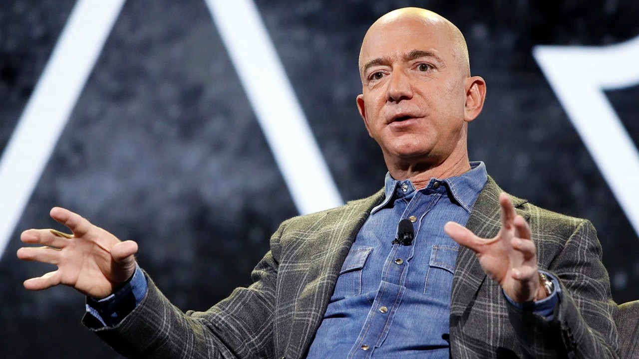 Jeff Bezos, dünyanın en zengin insanı unvanını kaybetti