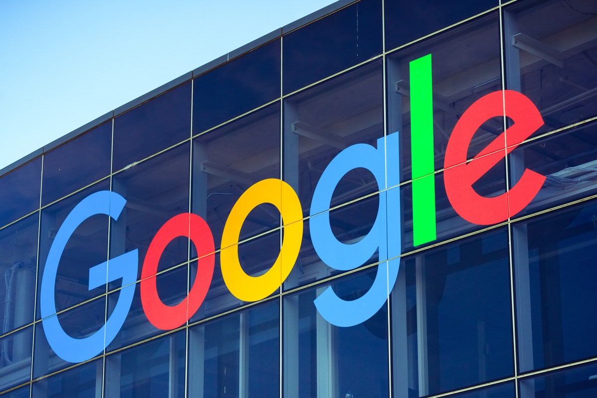 Google, evden çalışanların maaşlarında kesintiye gidecek