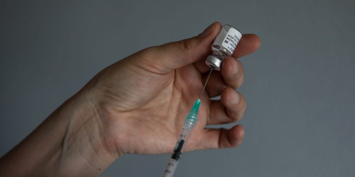 Almanya’da bir hemşire Covid aşısını tuzlu su ile değiştirdi