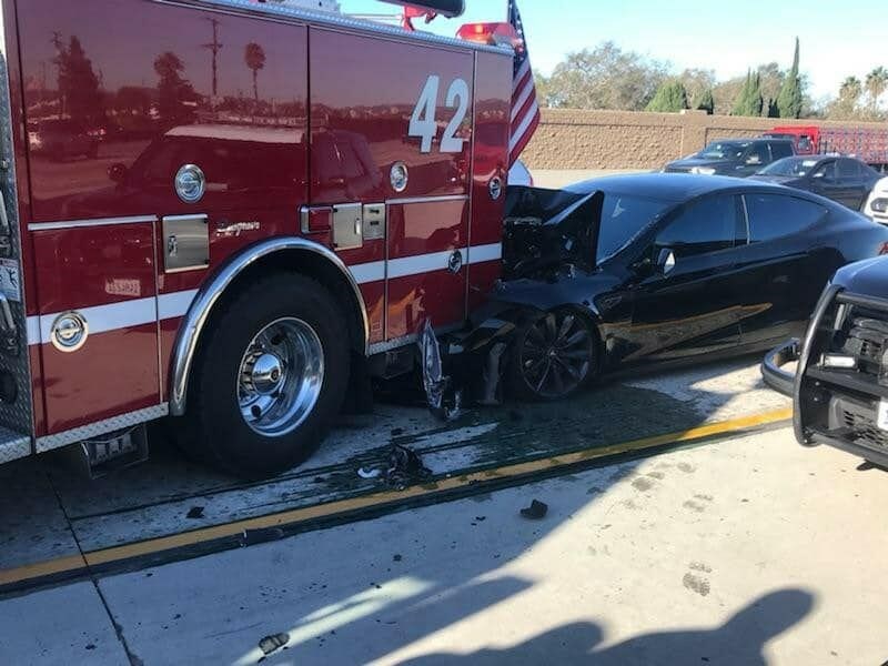 ABD, Tesla'nın otopilot sistemine soruşturma açtı