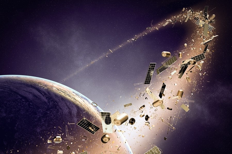 Uzay enkazı, Çin askeri uydusuna çarptı