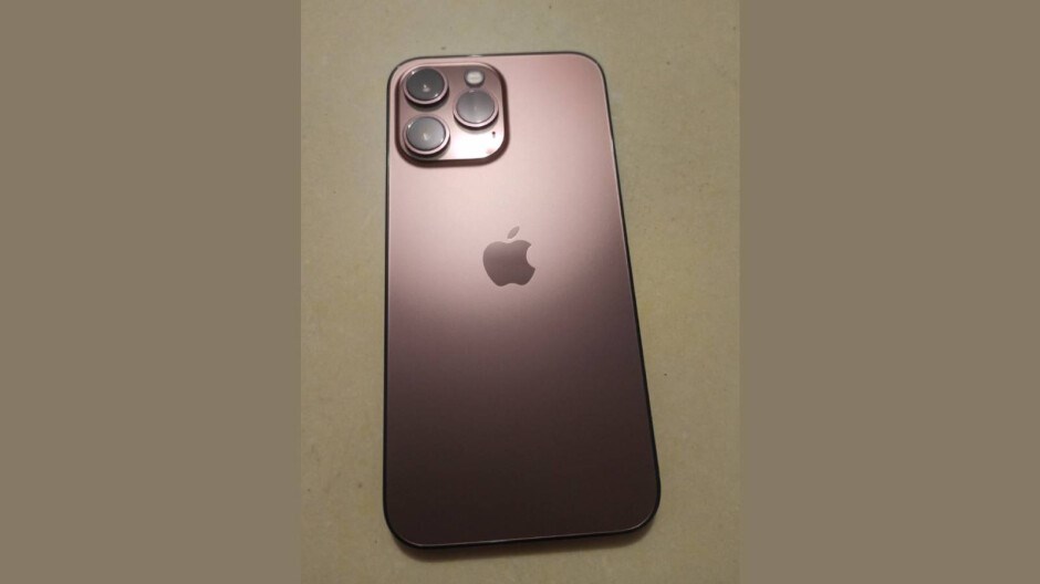 Pembe altın renkli iPhone 13 Pro'nun fotoğrafları yayınlandı