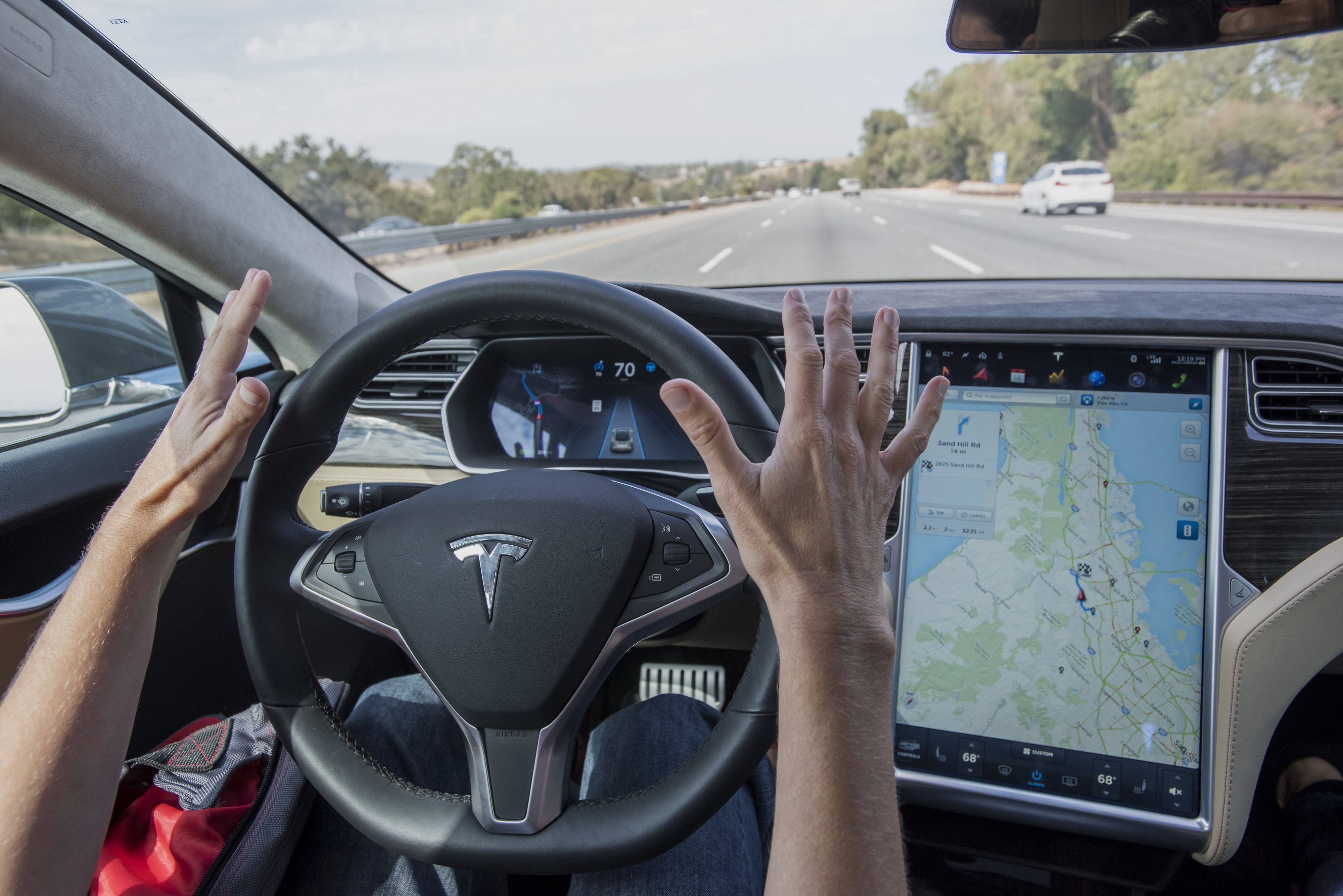 Tesla, otopilotu diğer otomobil üreticilerine lisanslayabilir