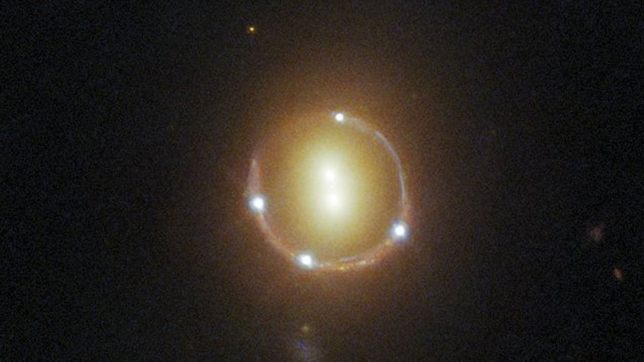 NASA'nın Hubble teleskobu, bir Einstein Halkası keşfetti.
