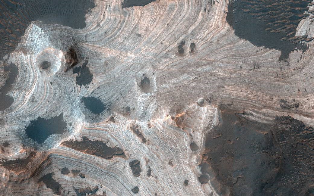 NASA'nın gönderdiği Curiosity, Mars'ta yeni görüntüler yakaladı