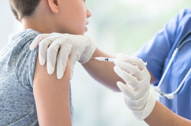 Eski FDA başkanı: BioNTech aşısı çocuklar için onay alabilir