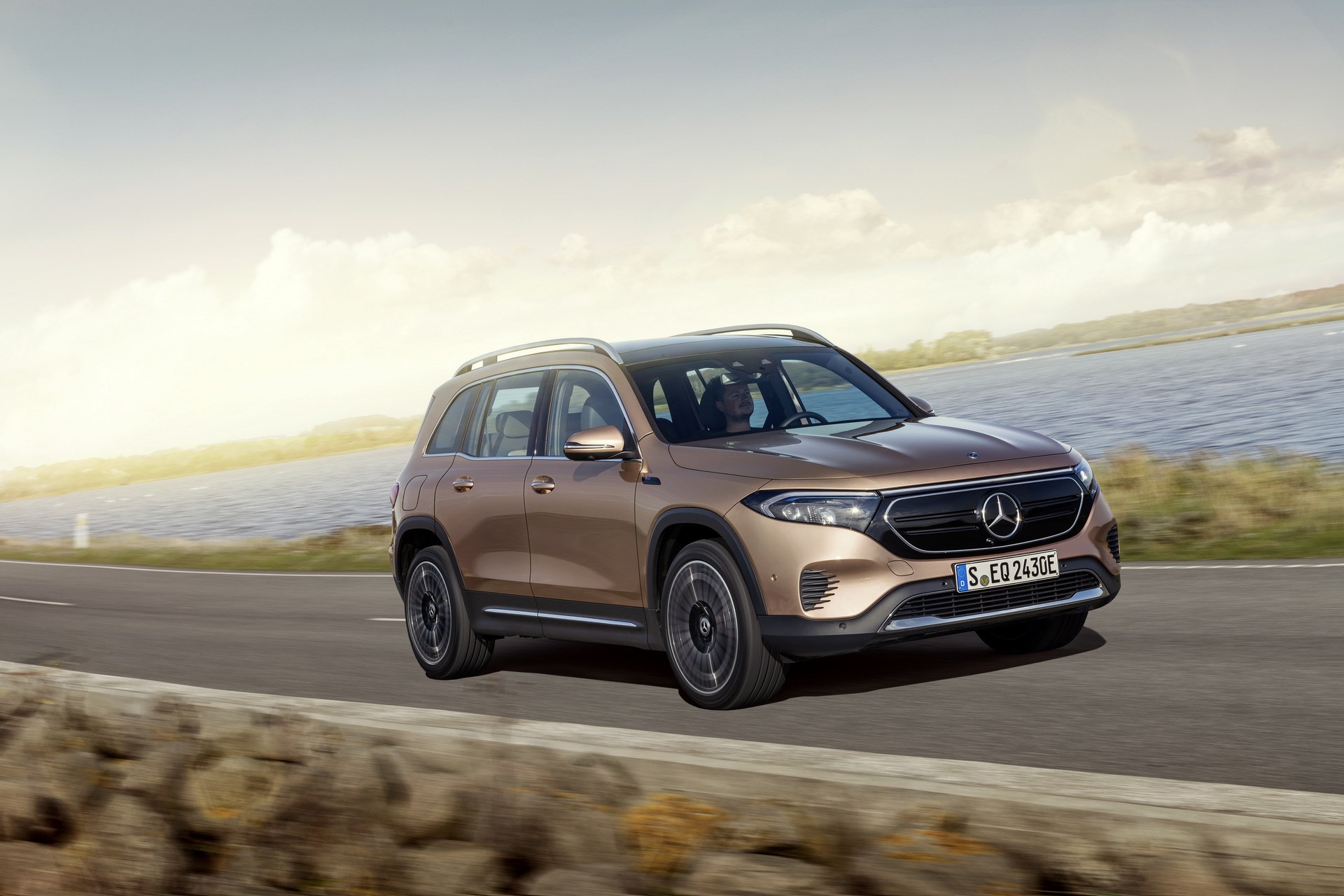 mercedes eqb ön tasarım