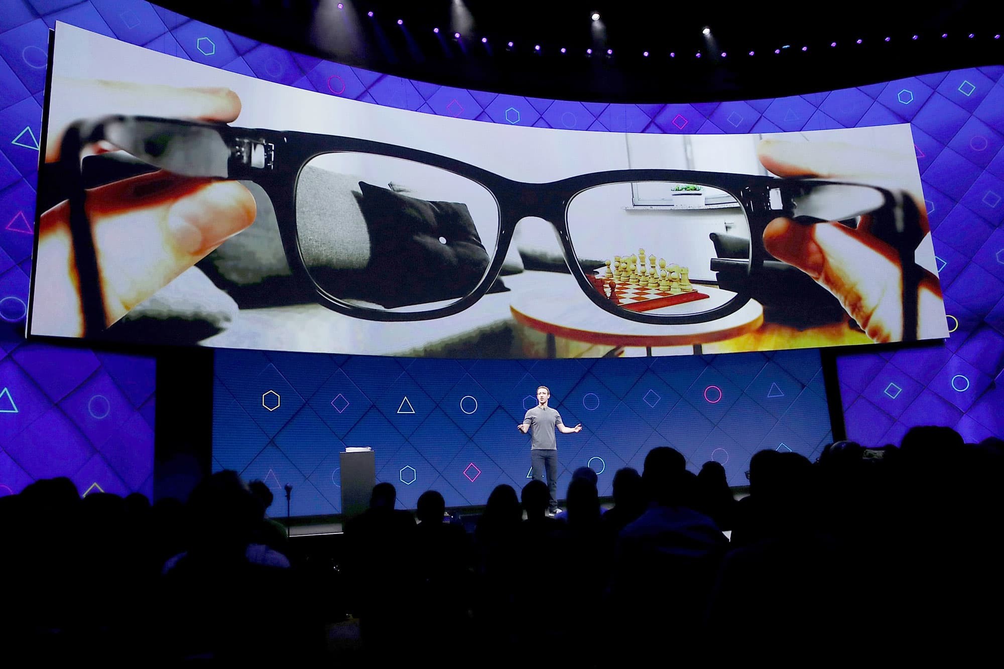 Facebook ve Ray-Ban, 9 Eylül'de akıllı gözlüklerini tanıtacak