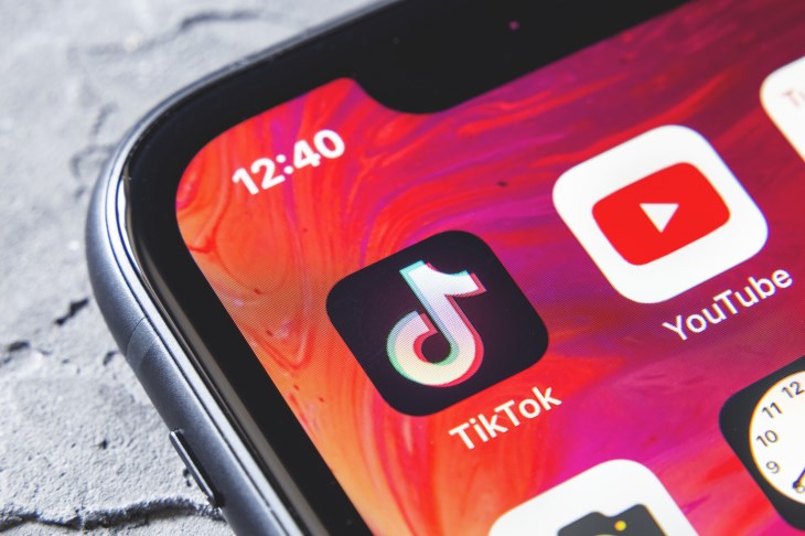 TikTok ve YouTube logoları