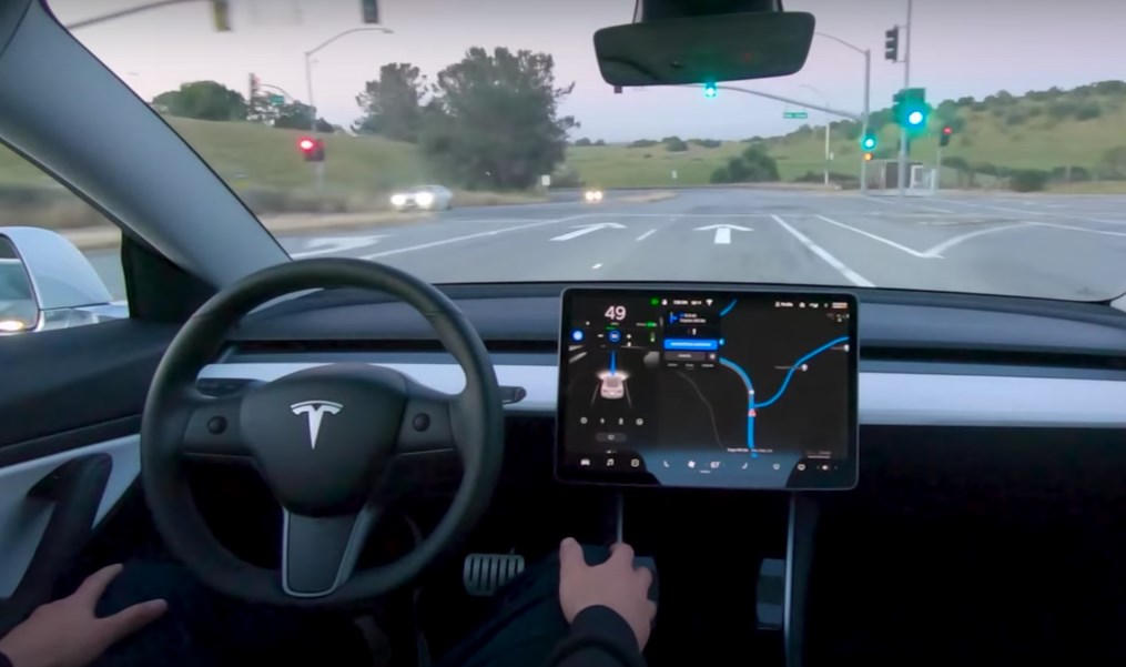 Tesla otonom sürüş modu