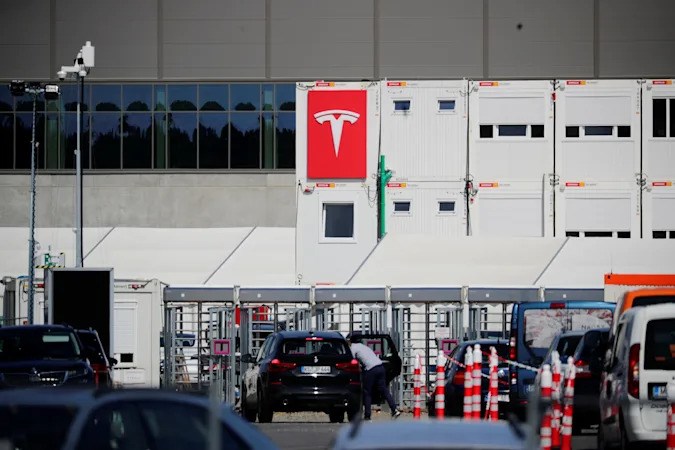 Tesla, 2021'in 3. çeyreğinde ürettiğinden fazla araç teslim etti