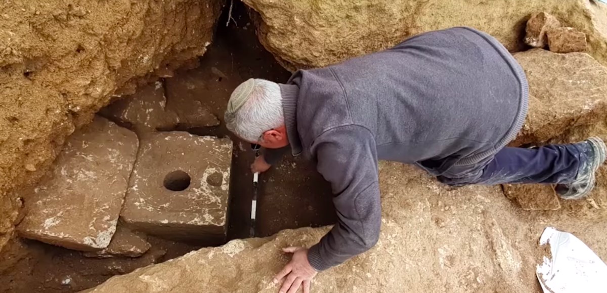 İsrail’de 2700 yıllık tuvalet bulundu