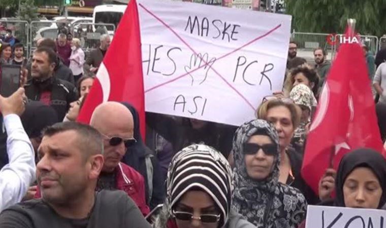 Aşı karşıtları İzmir'de protesto düzenledi