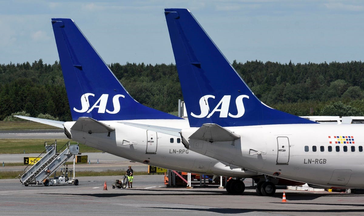İskandinav havayolu şirketleri maske zorunluluğunu kaldırdı
