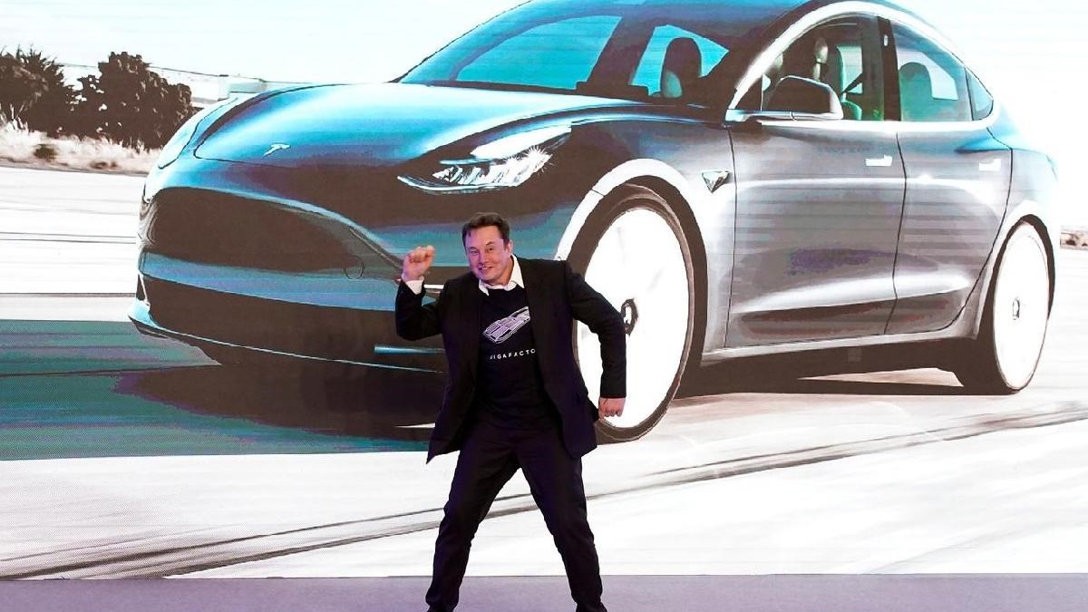 Tesla'nın piyasa değeri 1 trilyon doları aştı