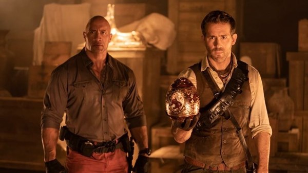 Netflix’in en pahalı filmi Red Notice’ten, Netflix’in en iyi açılış günü performansı