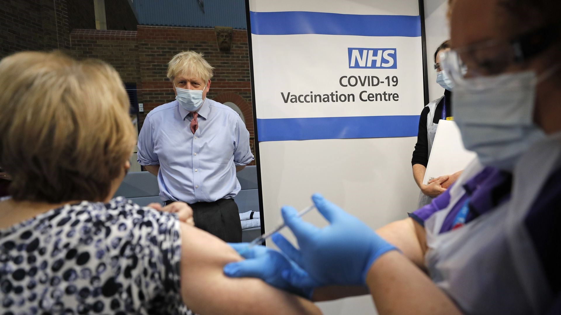 Birleşik Krallık vatandaşları aşısızlara yönelik kısıtlamaları destekliyor