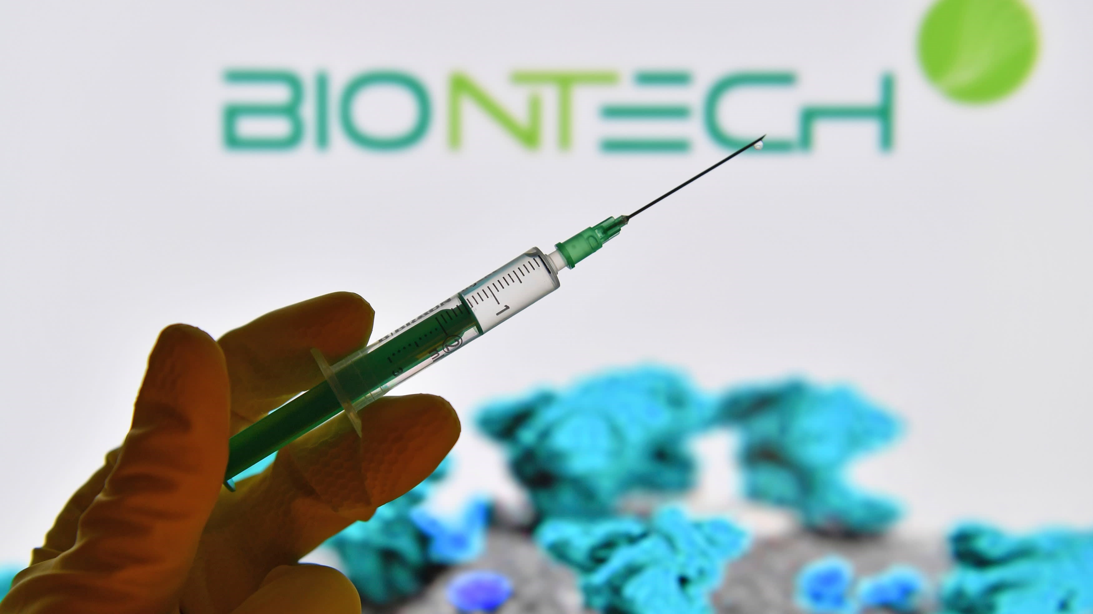 BioNTech'ten açıklama: 'Üçüncü doz, Omicron'a karşı koyuyor'