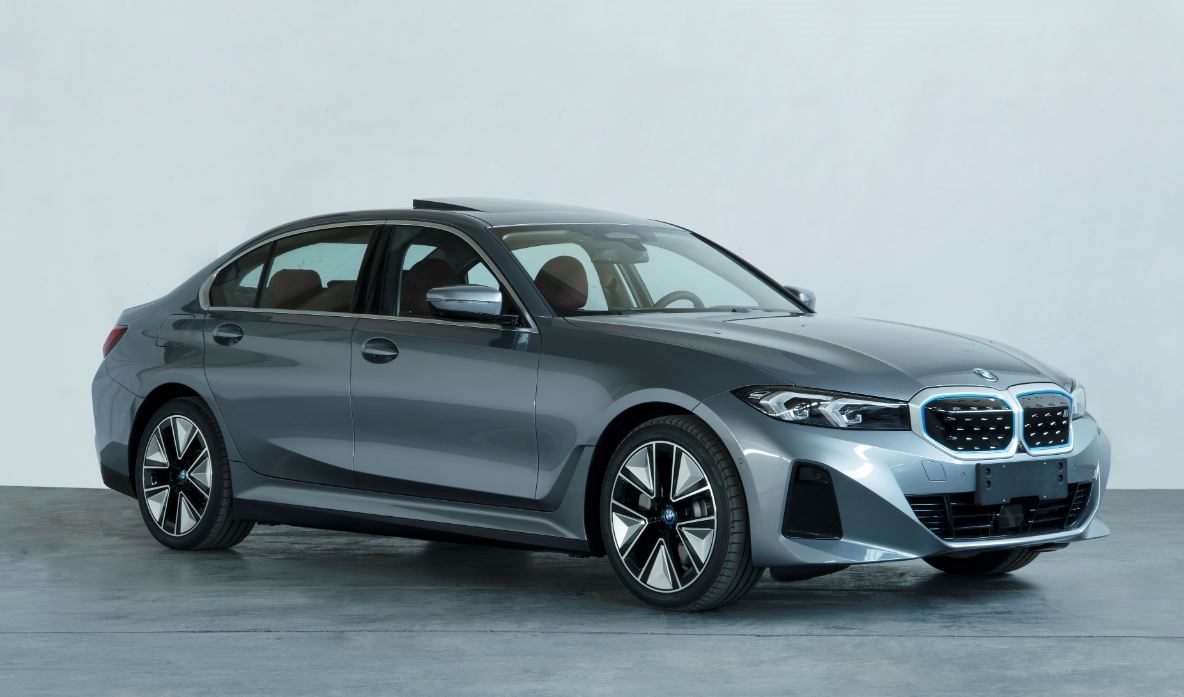 Elektrikli 2022 BMW i3 Sedan Çin'de ortaya çıktı