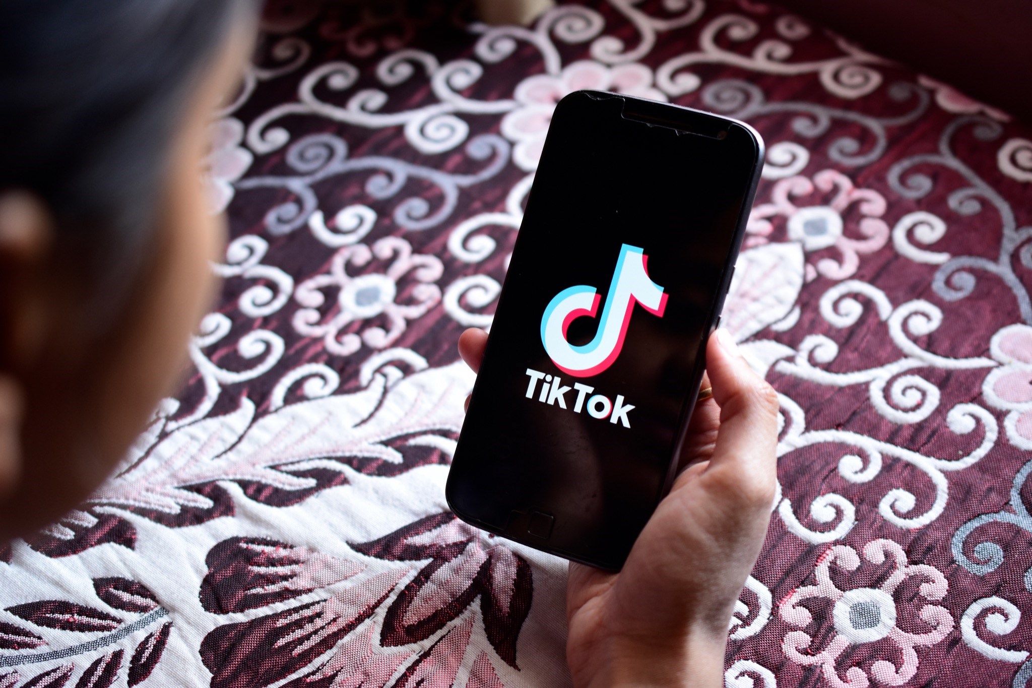 Psikolojik travma yaşayan TikTok moderatörü, şirkete dava açtı