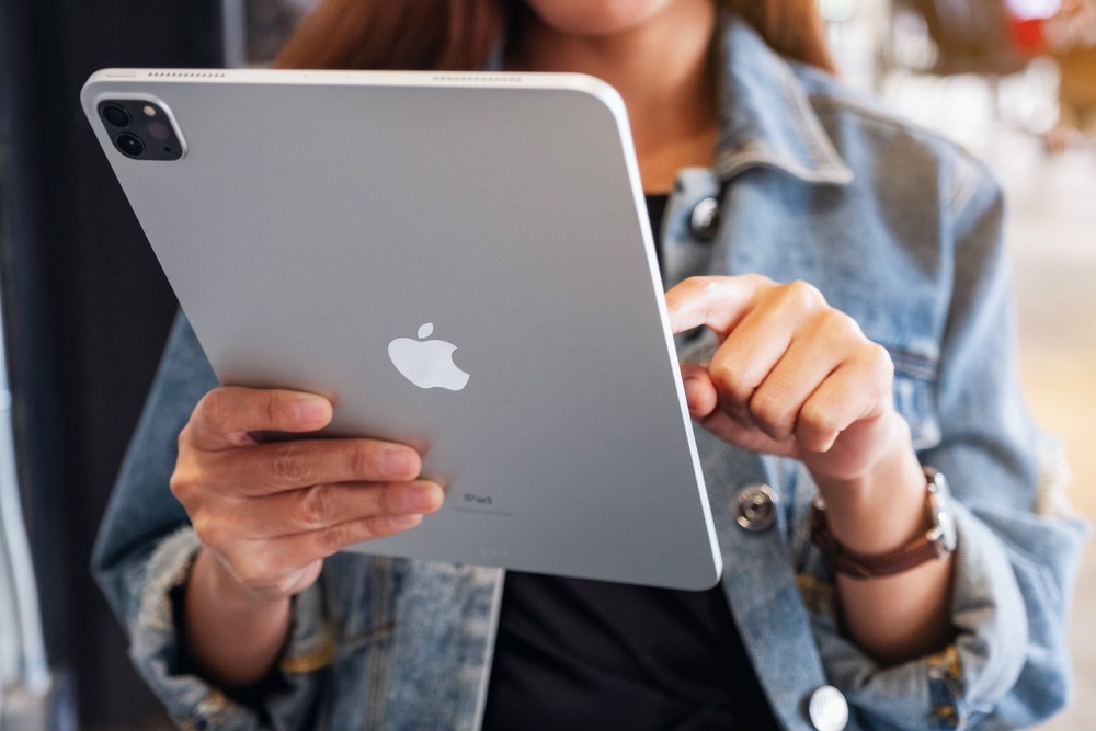 Apple yeni iPad Pro'da MagSafe'i Apple logosuna yerleştirecek