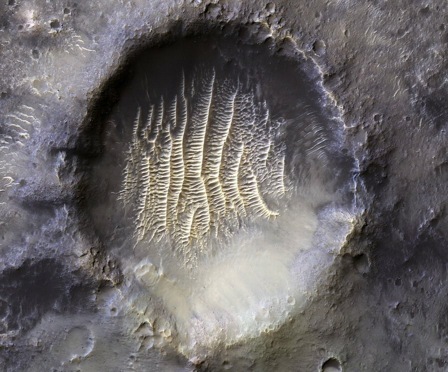 Mars'ın başlangıç meridyenindeki kraterin fotoğrafı çekildi