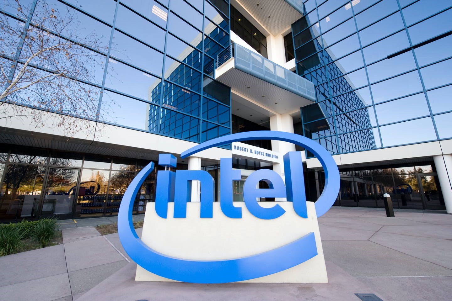 Intel, 2021'de şimdiye kadarki en iyi yılını geçirdi