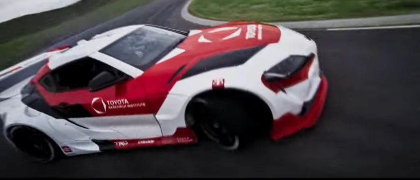 Toyota Supra'dan 'otonom drift' gösterisi