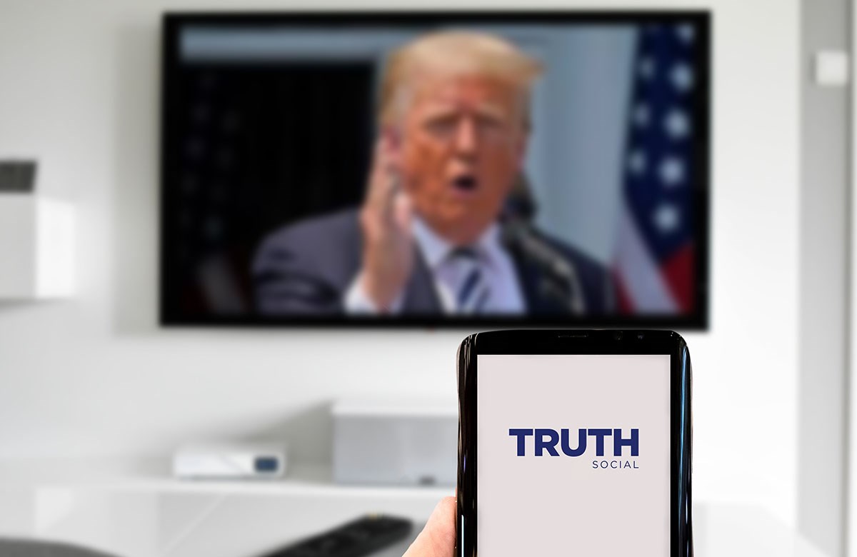 Trump'ın sosyal medya uygulaması TRUTH Social yayınlandı