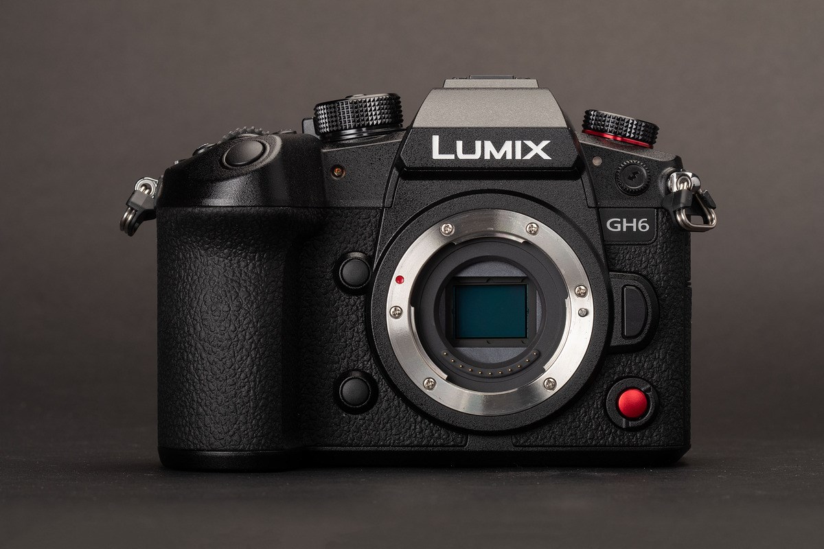 Panasonic, aktif soğutma sistemli Lumix GH6'yı tanıttı