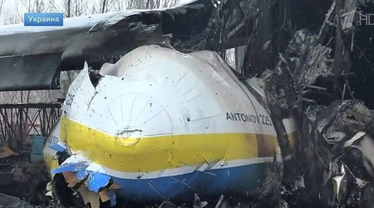 Dünyanın en büyük uçağı Antonov AN-225 bombalandı