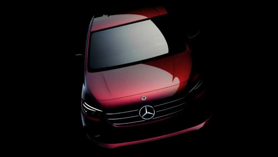 Mercedes-Benz T-Serisi'nden yeni ipucu geldi: Tanıtım 26 Nisan'da