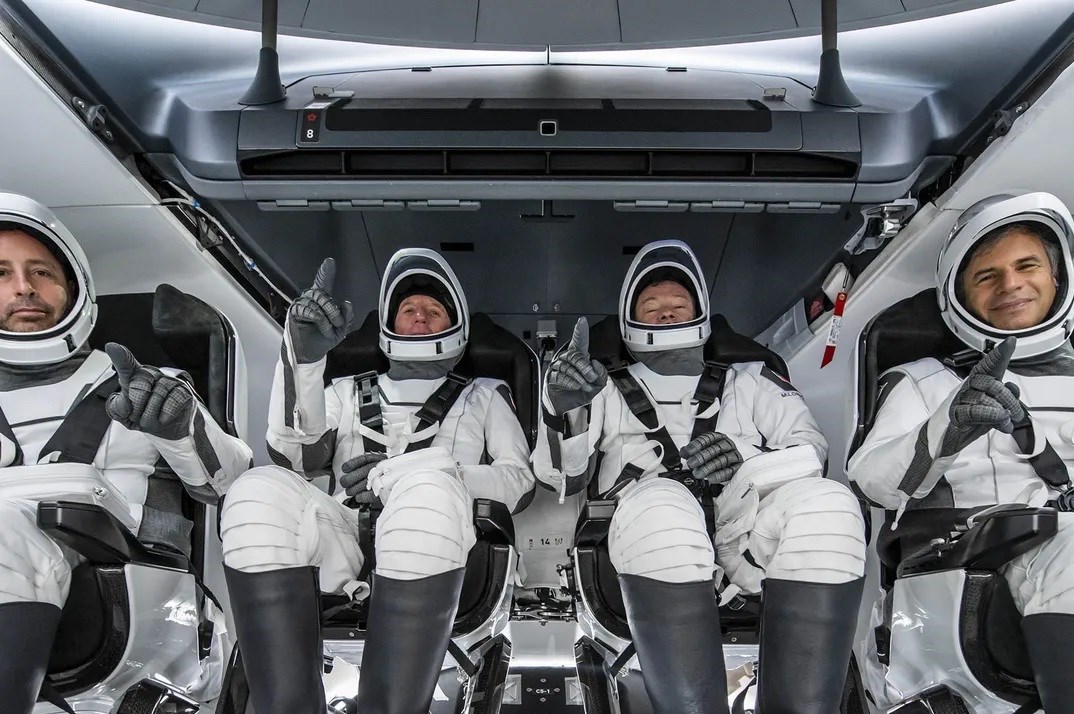 SpaceX'in ilk sivil mürettebatlı ISS yolculuğu tamamlandı