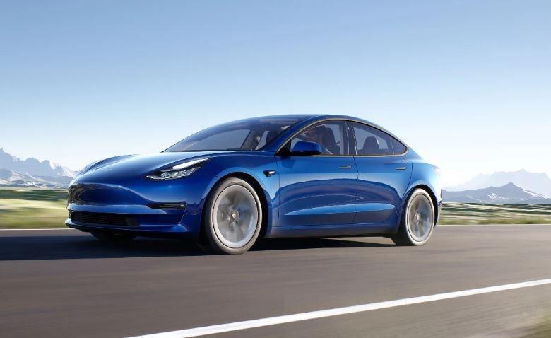 Tesla modellerine Türkçe dil desteği gönderilmeye başlandı